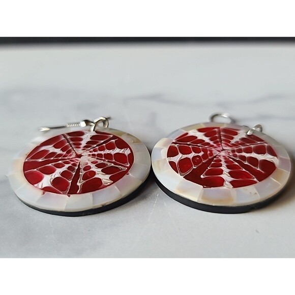 Red And White Circular Shell Dangling Pierced Earrings Vintage - Picture 5 of 10